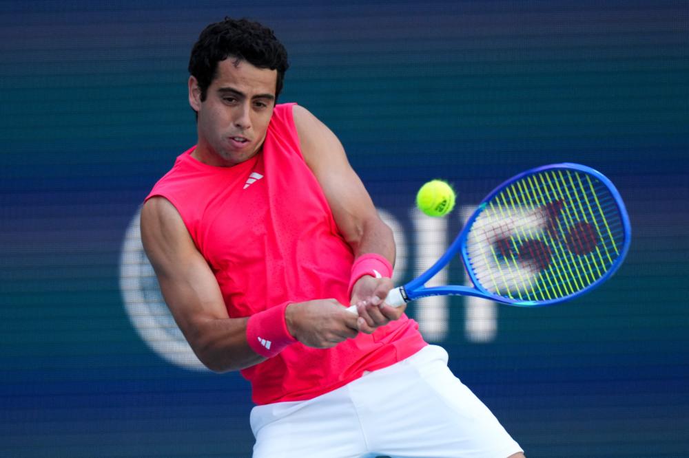 納斯：誰都知道埃裏克-戈登會拉開空間 他在防守上的表現簡直是教科書級別.